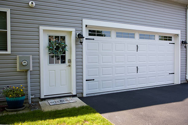 24/7 Emergency Garage Door Panel Replacement experts in Howard County County, IN